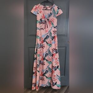 Pink Maxi Sundress with Scoop Neck for Resort Wear